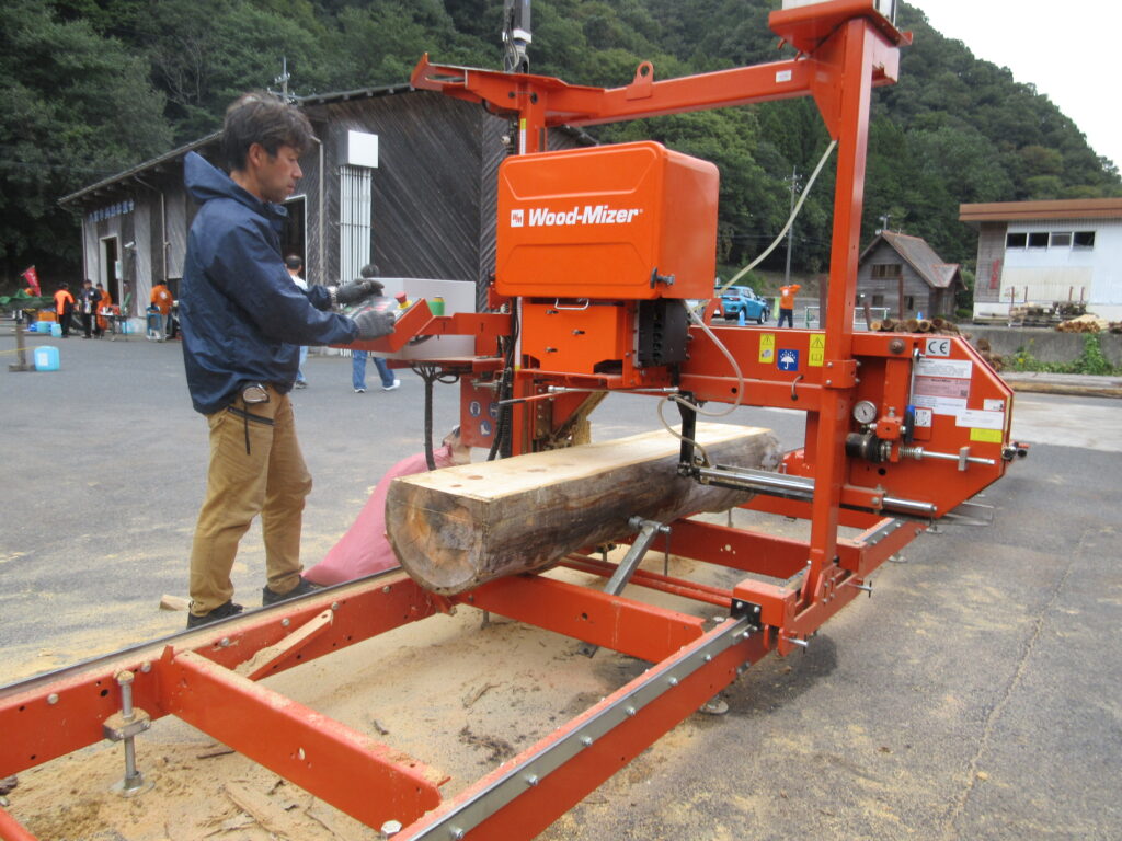 移動式製材のデモ